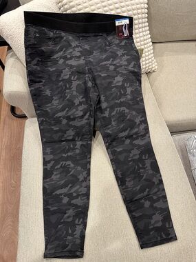 George Black and Gray Camo Girls' Leggings